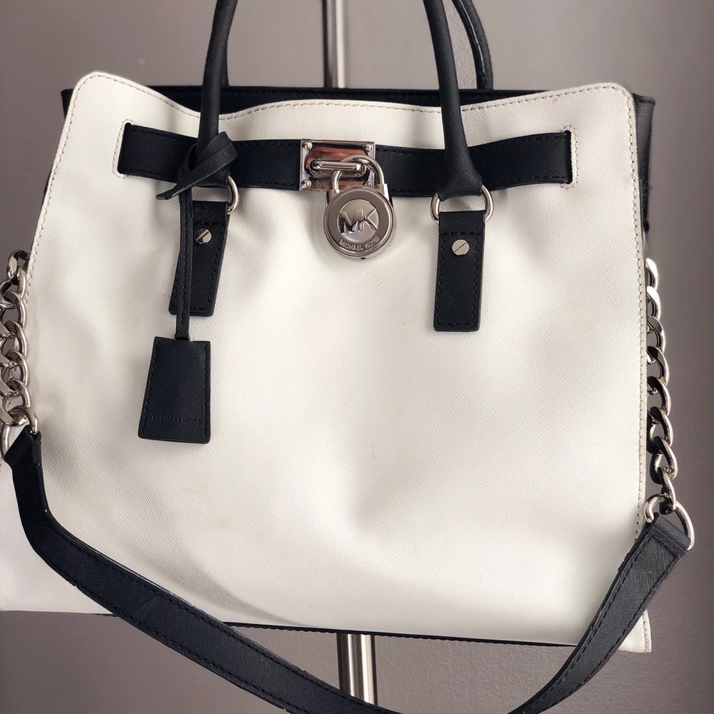 Authentic Very nice Michael kors satchel hand bag